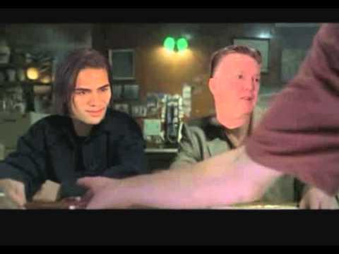 فالكاو يحطم كوب زجاجي على رأس فان جال