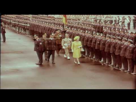 شاهد سيارة مرسيدس نادرة معروضة للبيع استخدمتها ملكة بريطانيا