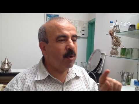 بالفيديو ملك الشاي في أصيلة يشرح طرق علمه