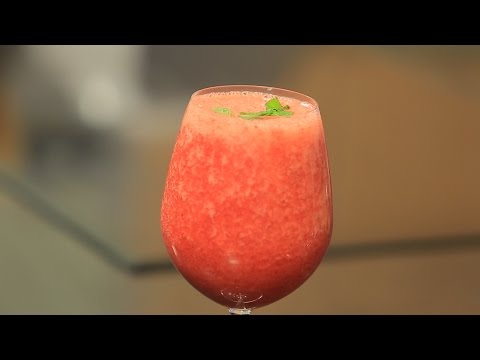 شاهد طريقة عمل عصير العنب بالفراولة