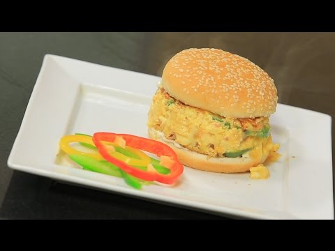 بالفيديو طريقة عمل ومقادير ساندويتش بيض بالجبنة و السجق