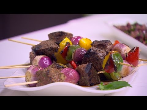 طريقة عمل أسياخ اللحم والخضار مع صوص البقدونس