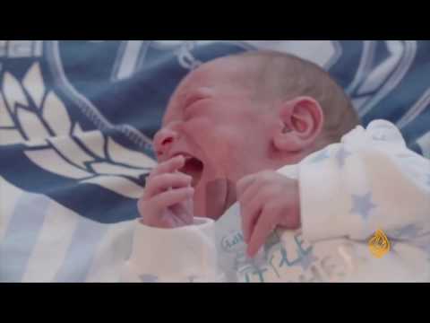 بالفيديو  تعرفي على أسباب بكاء طفلك المستمر