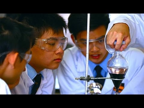 بالفيديو  طلبة ينجحون في تركيب عقار مضاد لـالملاريا