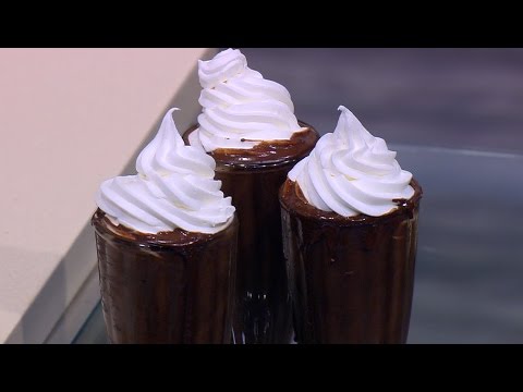 طريقة اعداد مشروب الشوكولاتة الساخن بلبن جوز الهند