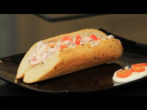 شاهد طريقة إعداد ساندويتش هوت دوج بصوص أبيض