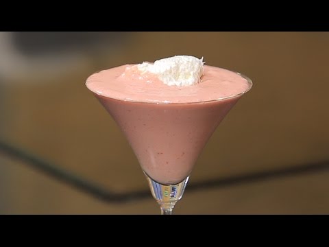 بالفيديو طريقة إعداد ومقادير سموذي كيك الفراولة