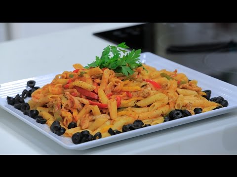 بالفيديو طريقة إعداد ومقادير مكرونة بالدجاج و الفلفل الالوان