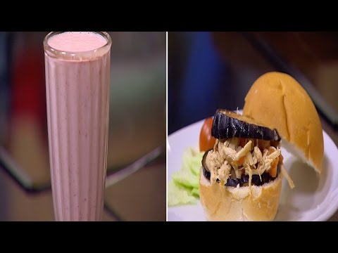 شاهد طريقة إعداد مقلوبة سندوتش وسموؤي الفراولة باللوز