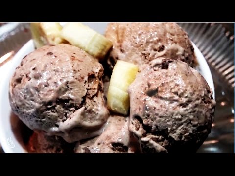طريقة إعداد أيس كريم الموز ورقائق الشوكولاته