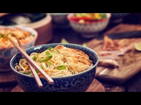 شاهد طوابير أمام مطعم يُقدّم مكرونة بالدود