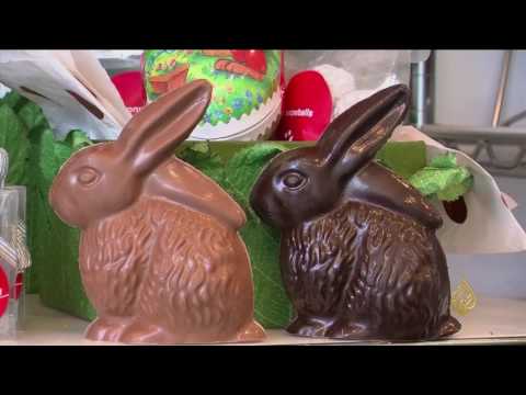 شاهد طريقة تصنيع بيض عيد الفصح وحلوى الأرانب الذهبية