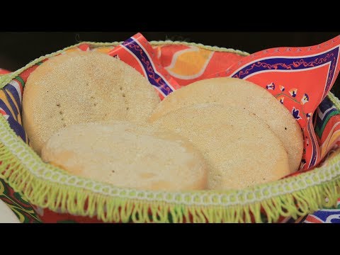 طريقة إعداد خبز مغربي مع طبق الدجاج بالفلفل