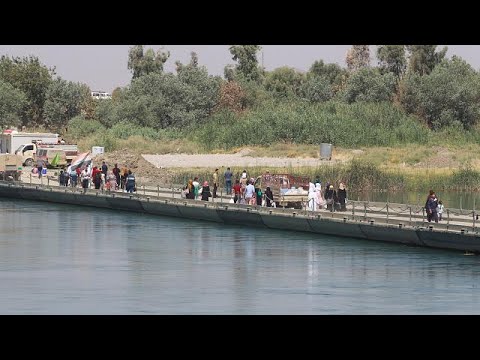 شاهد جسر النصر الوسيلة الوحيدة لعبور نهر دجلة