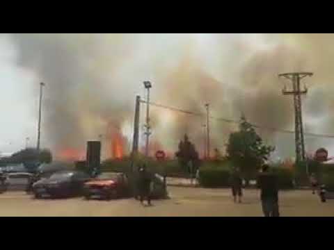 شاهد حريق ضخم في مطار برشلونة الدولي