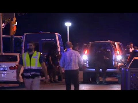 شاهد اعتقال شابين في المغرب في إطار التحقيق في هجومي برشلونة