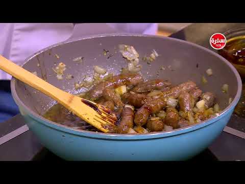 طريقة إعداد صينية بطاطس بالسجق والثوم