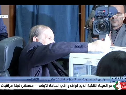 شاهد  الرئيس بوتفليقة يؤدي واجبه الانتخابي على كرسي متحرك