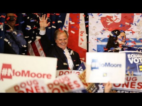 شاهد  فوز مفاجئ للمرشح الديمقراطي في انتخابات ولاية آلاباما