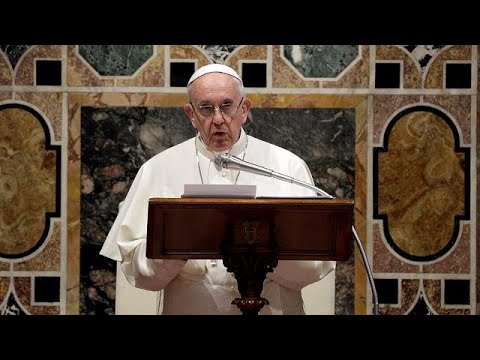 البابا فرانسيس يدعو النساء لإرضاع أبنائهن