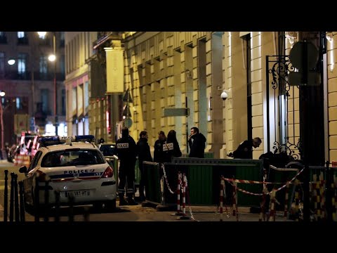 بالفيديو عصابة تهاجم فندق ريتز في باريس بالفؤوس