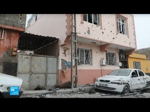 شاهد المقاتلون الأكراد يردون على أنقرة بقذائف صاروخية تجتاز الحدود