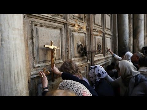 شاهد كنيسة القيامة في القدس تعيد فتح أبوابها