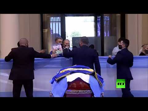 الآلاف يلقون النظرة الأخيرة على جثمان الأسطورة مارداونا