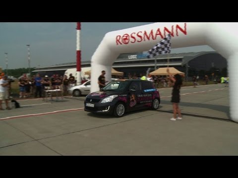 بالفيديو الصمُّ والمكفوفون يستطيعون قيادة السيارة