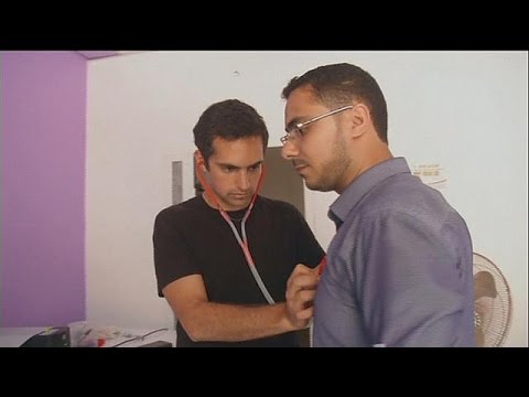 بالفيديو طبيب فلسطيني يبتكر سماعة طبية بطابعة ثلاثية الأبعاد