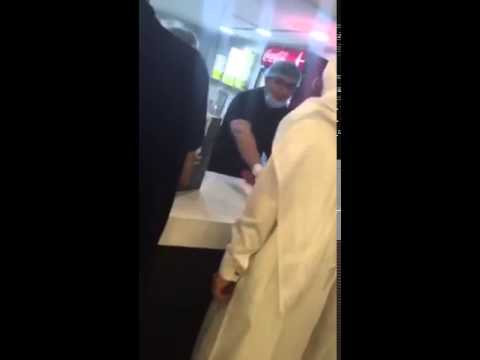 شاهد وزير العمل يفاجئ مطعمًا يديره سعوديون