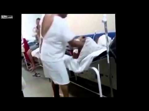 بالفيديو معركة بين مريضين للحصول على سرير في مستشفى