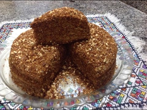 طريقة عمل كيكة العسل واللوز