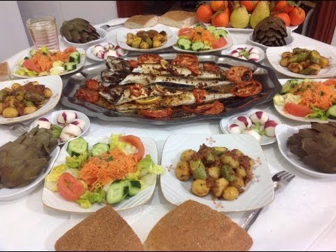 تحضير مائدة غداء بالسمك مرفقة بسلطات صحية ب 75 درهم فقط
