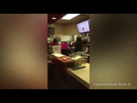 بالفيديو مشاجرة بين عاملتين في مطعم