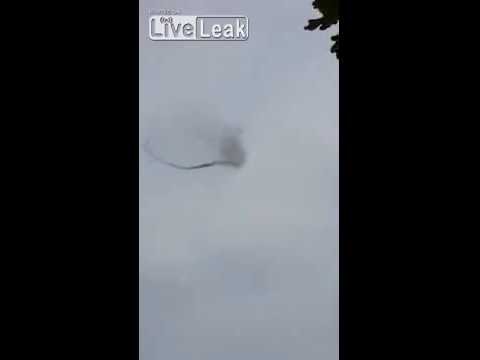 شاهد ظاهرة غريبة وغامضة تتشكل في السماء