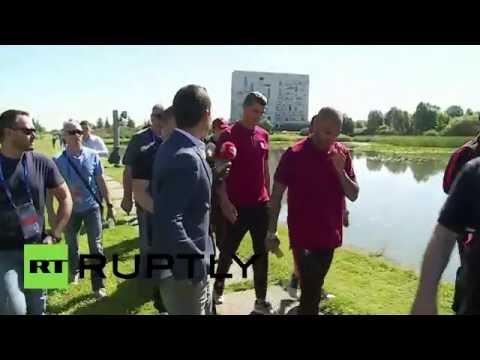 بالفيديو رونالدو يرمي ميكرفون أحد الصحافيين في الماء