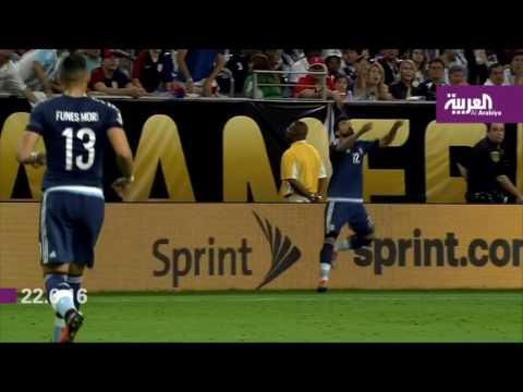 شاهد رونالد يواصل إثارة الجدل بتصرفاته الغريبة