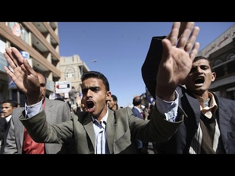 مظاهرة مناهضة لجماعة الحوثي في تعز