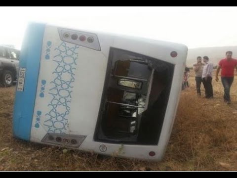 بالفيديو  انقلاب حافلة للنقل الحضري في مدينة فاس في المغرب