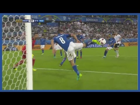 الإنقاذ الأسطورى لنجم إيطاليا يستحق لقب الأفضل