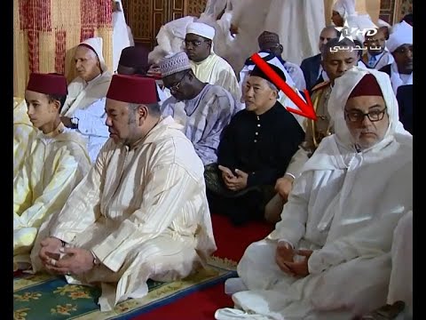 بالفيديو شاهد اللقطة التي استغرب لها المغاربة في صلاة العيد 