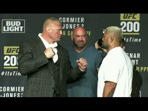 بالفيديو مواجهة مثيرة بين القاطرة البشرية ليسنر والمقاتل مارك هانت