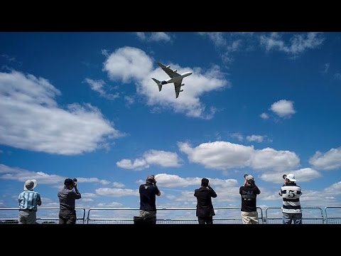 وزارة الدفاع البريطانية توقع اتفاقًا للاستثمار مع بوينغ