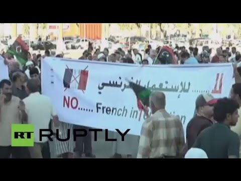 شاهد تظاهر مئات الليبيين تنديدًا بالوجود العسكري الفرنسي
