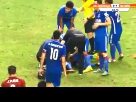 شاهد  إصابة السينغالي ديمبا في الدوري الصيني