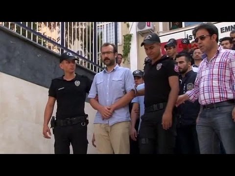 عشرون صحفيا يمتثلون أمام المحكمة في تركيا