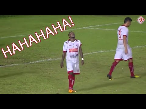 بالفيديو  أغرب وأطرف اللقطات داخل المستطيل الأخضر في البرازيل