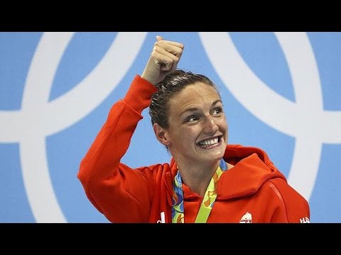 بالفيديو  السباحة المجرية هوسو تحطم الرقم العالمي وتفوز بذهبية 400 متر