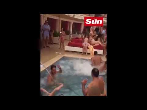 شاهد بوغبا يستمتع بالأجازة بالقفز في حمام سباحة